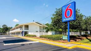 Motel 6 Columbus CSG Airport Parking