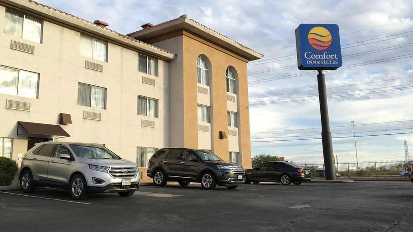 Comfort Inn and Suites TUS Airport parking