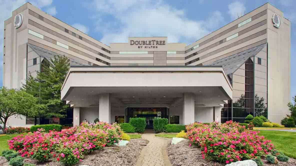 Doubletree by Hilton EWR Airport Parking