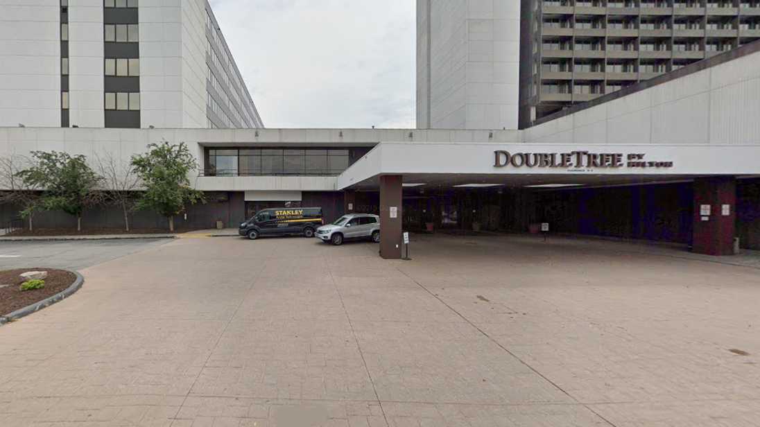 DoubleTree by Hilton Bloomington Minneapolis South Airport Parking