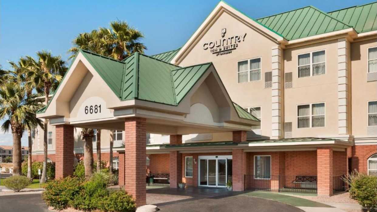 Country Inn & Suites by Carlson Tucson Airport Parking
