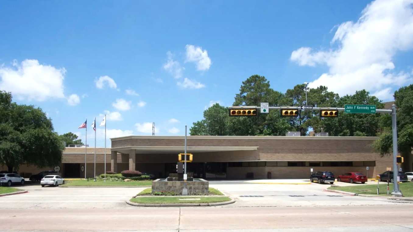 DoubleTree IAH Airport Parking