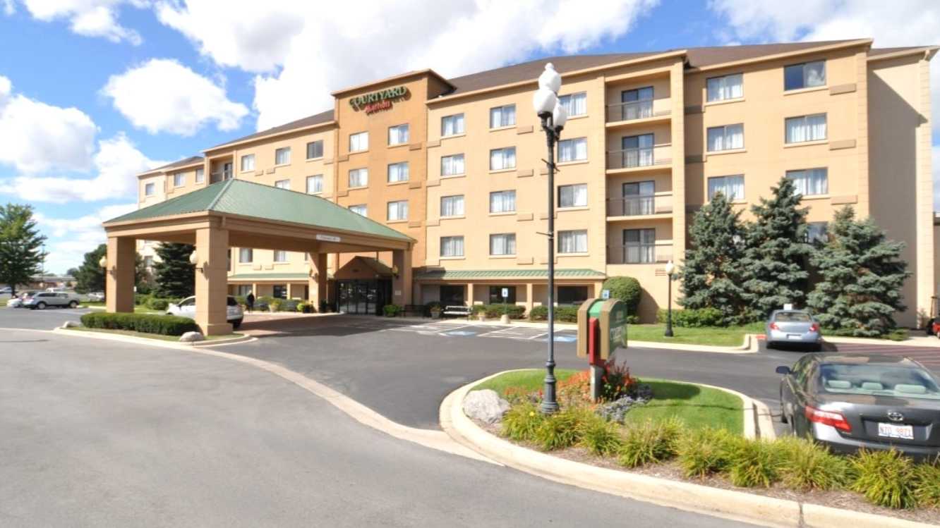 Courtyard by Marriott MDW Airport Parking