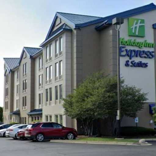 Holiday Inn Express & Suites MDW Airport Parking