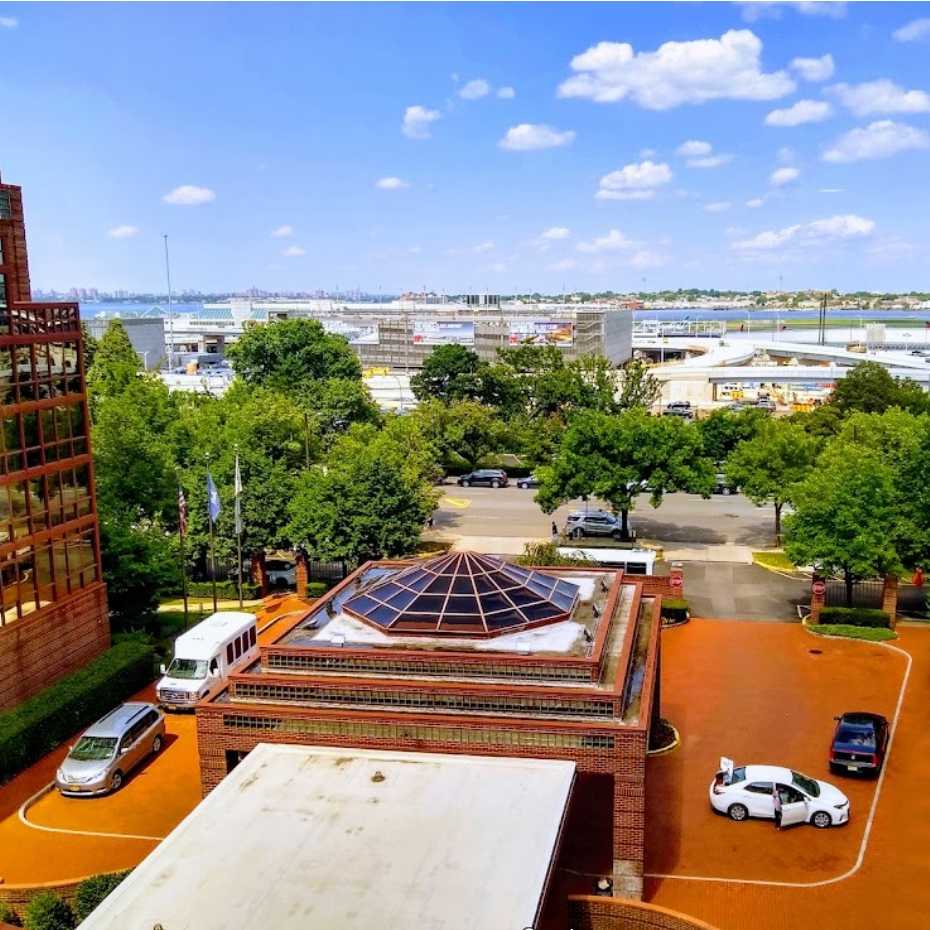 Laguardia Plaza Hotel Airport Parking