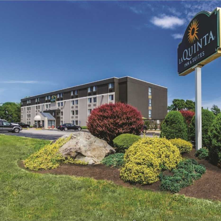 La Quinta Inn & Suites by Wyndham Warwick Providence Airport 