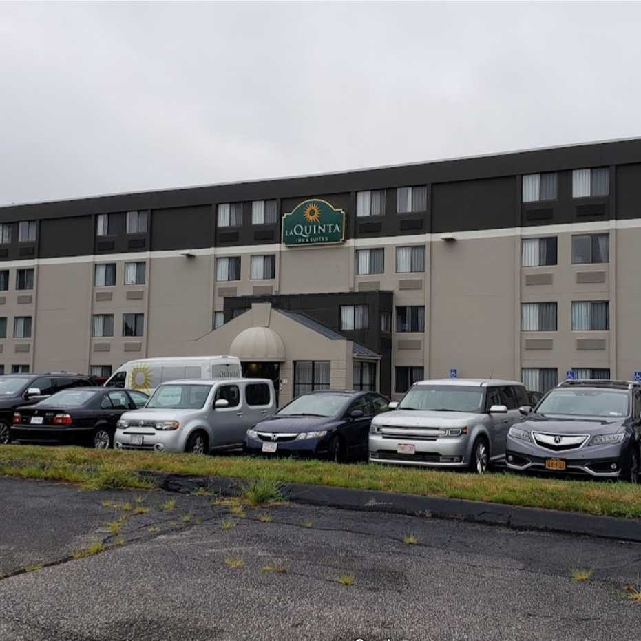 La Quinta Inn & Suites by Wyndham Warwick Providence Airport 
