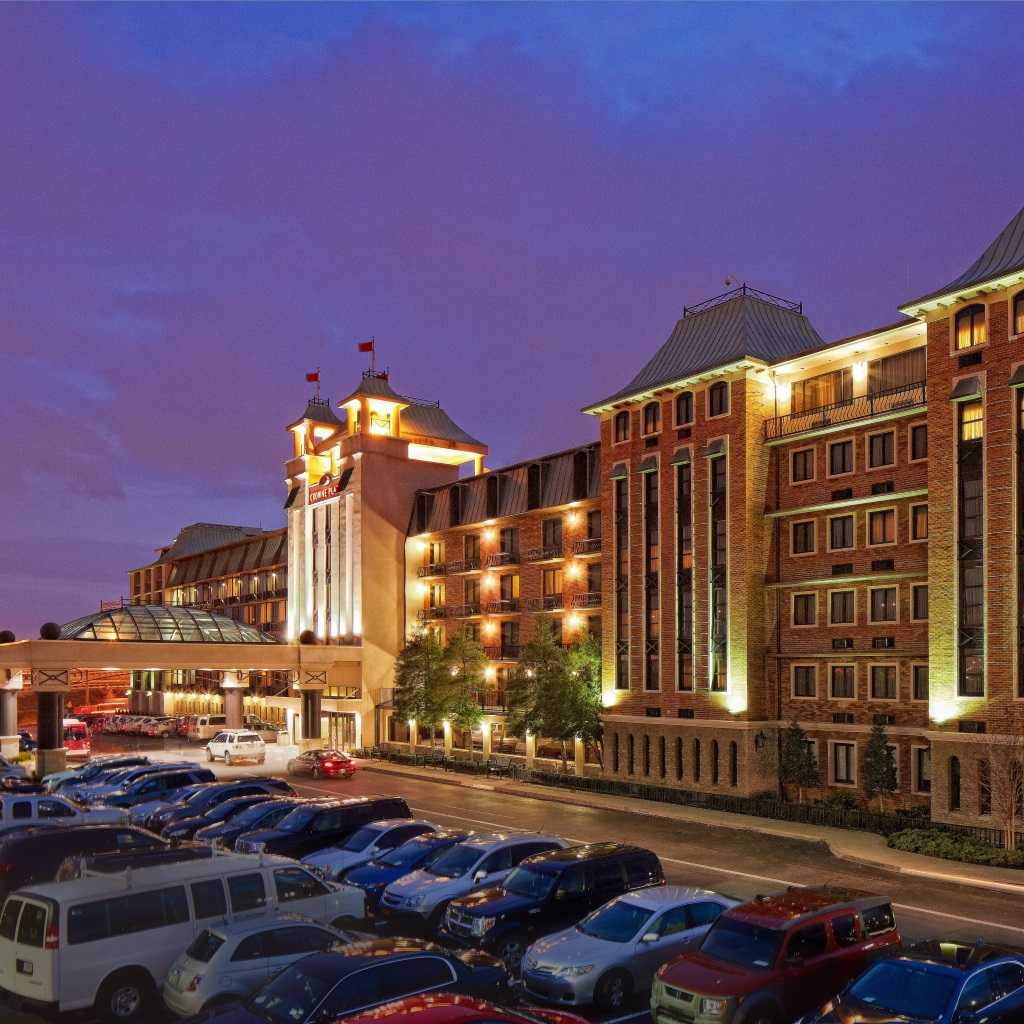 Crowne Plaza Louisville Airport Hotel Parking
