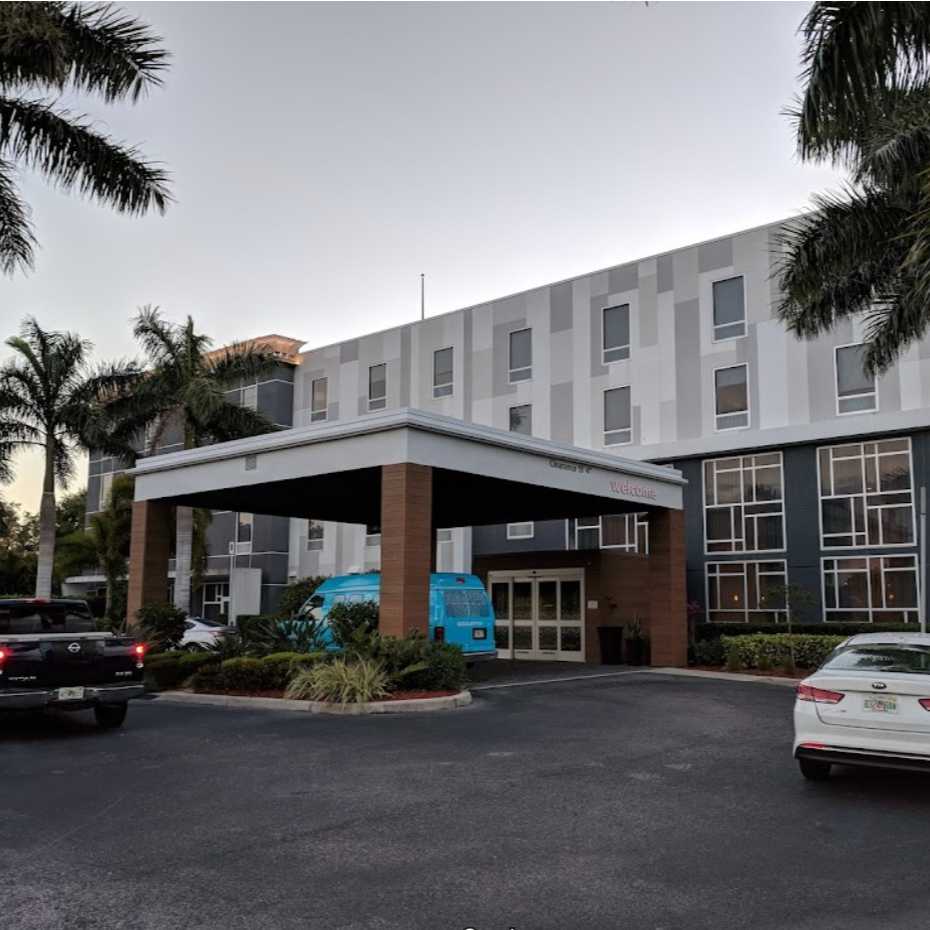 Hampton Inn & Suites SRQ Airport Parking