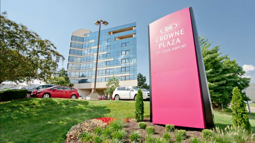 Crowne Plaza STL Airport Parking