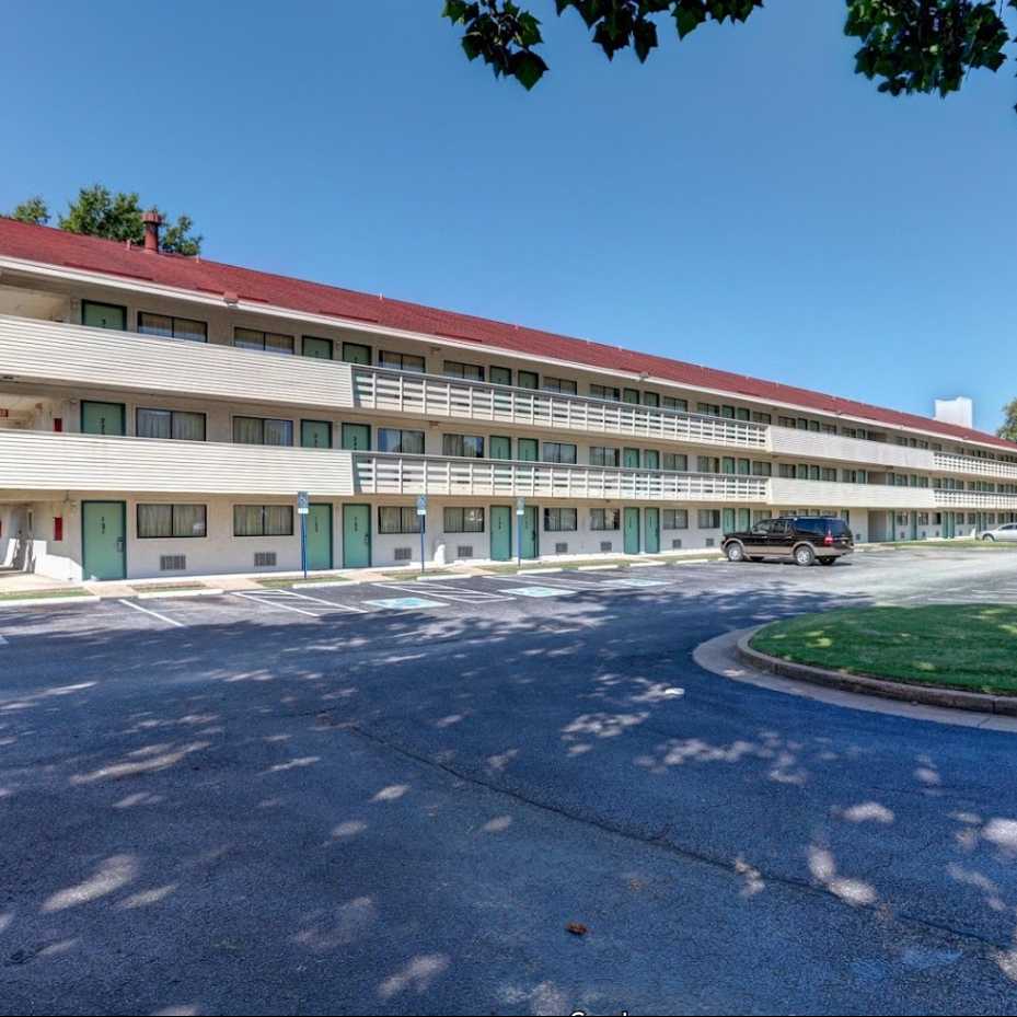 Motel 6 MEM Airport Parking 