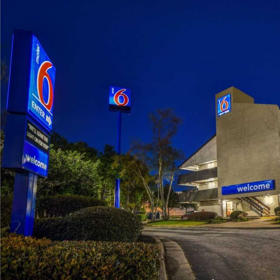 Motel 6 MEM Airport Parking 