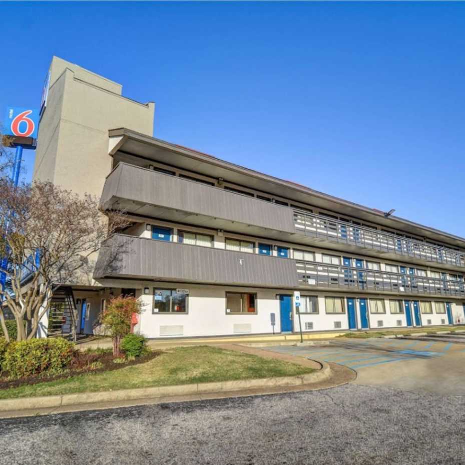 Motel 6 MEM Airport Parking 