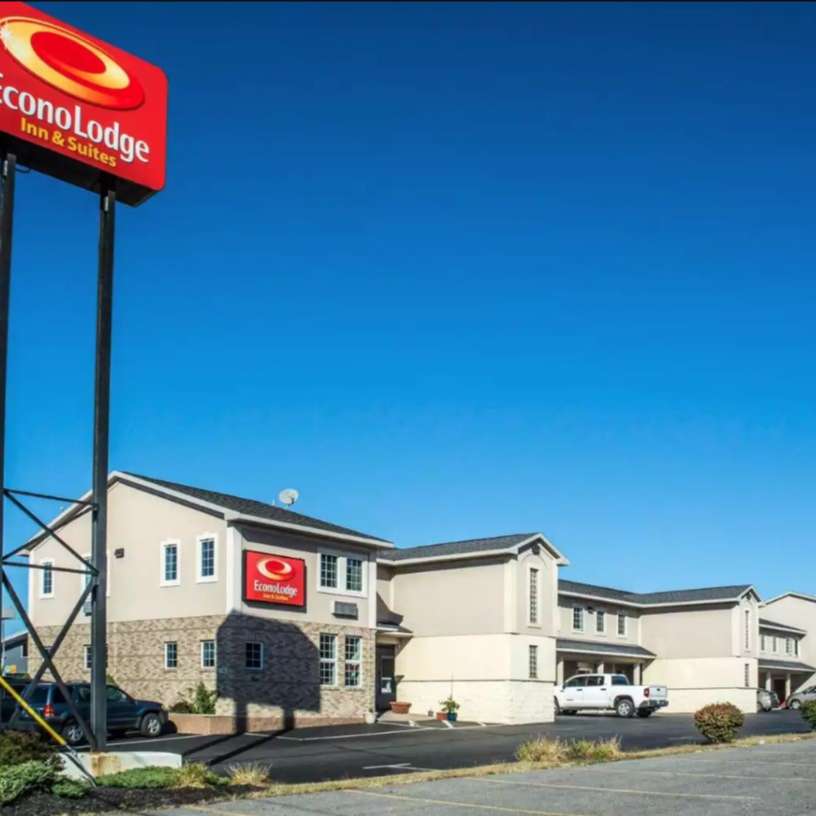 Econo Lodge Inn & Suites SYR Airport Parking