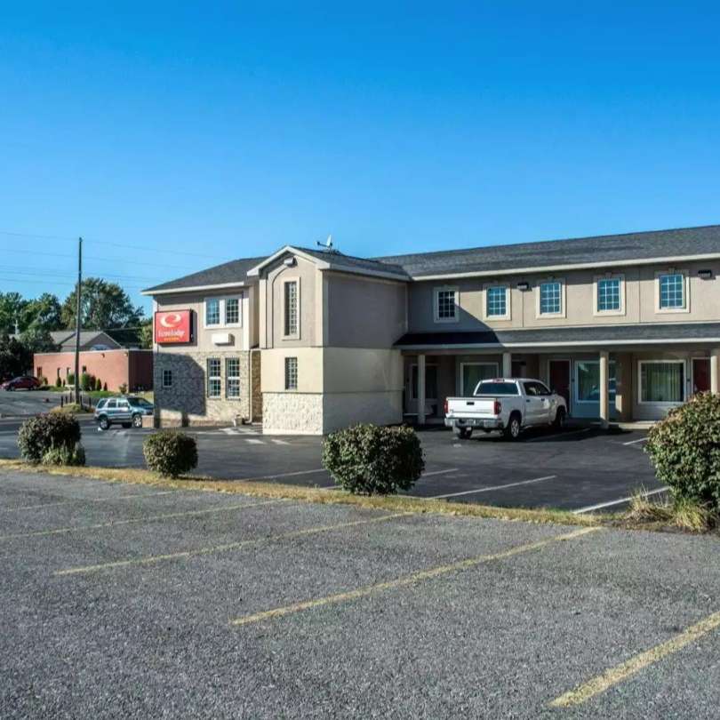 Econo Lodge Inn & Suites SYR Airport Parking