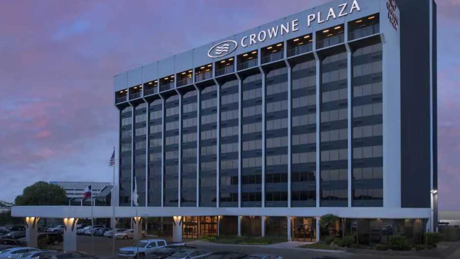 Crowne Plaza San Antonio (SAT) Airport Parking