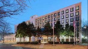 DoubleTree by Hilton Hotel ATL Airport Parking