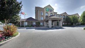 Holiday Inn Express and Suites OAK Airport Parking
