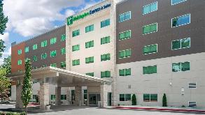 Holiday Inn Express & Suites ATL Airport Parking