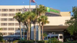 Holiday Inn Orlando MCO Airport Parking