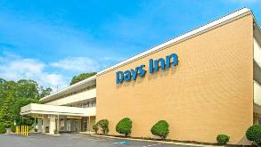 Days Inn by Wyndham Alexandria South DCA Airport Parking