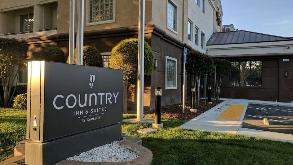 Country Inn & Suites by Radisson SJC Airport Parking (Managed by Spring Parking, 5 STAR SERVICE)