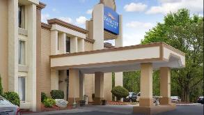 Baymont by Wyndham Charlotte Airport Parking