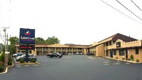 American inn and suites MDW Airport Parking