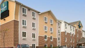 Select Suites CLE Airport Parking