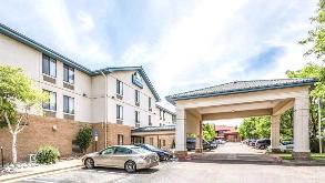 Days Inn & Suites by Wyndham DEN Airport Parking