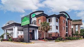 Wingate by Wyndham Houston Bush Intercontinental Airport Parking