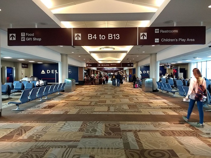Nashville_International_Airport_Concourse_B_interior_1