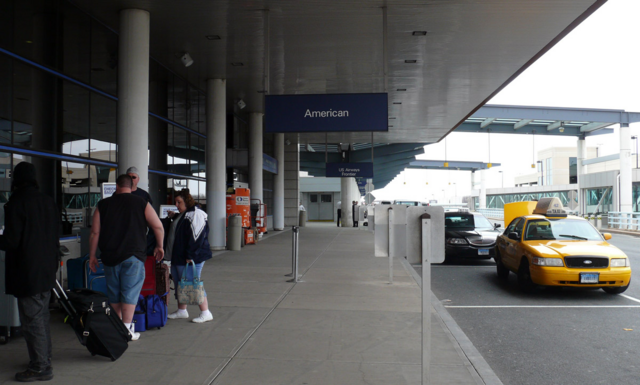 Taxi at Bradley_Airport_,_Hartford_,_CT_2011