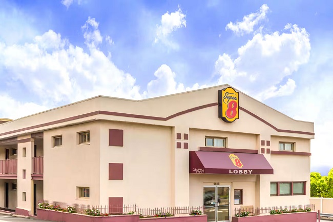 Super 8 By Wyndham North Bergen, NJ - Times Square