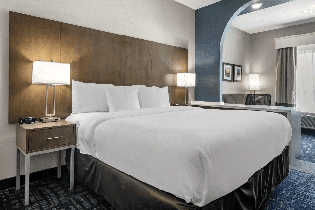Comfort Suites