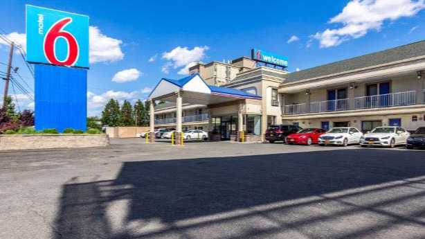Motel 6 -Newark (EWR) Airport Parking