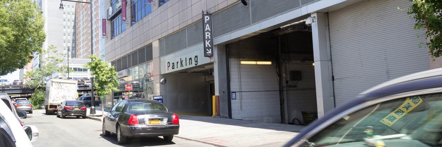 Queens Crossing LAZ PARK and FLY  LGA Airport Covered Valet Airport Parking