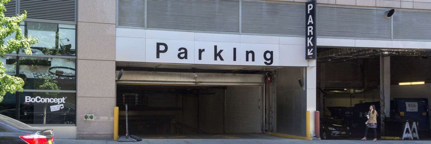 Queens Crossing LAZ PARK and FLY  LGA Airport Covered Valet Airport Parking