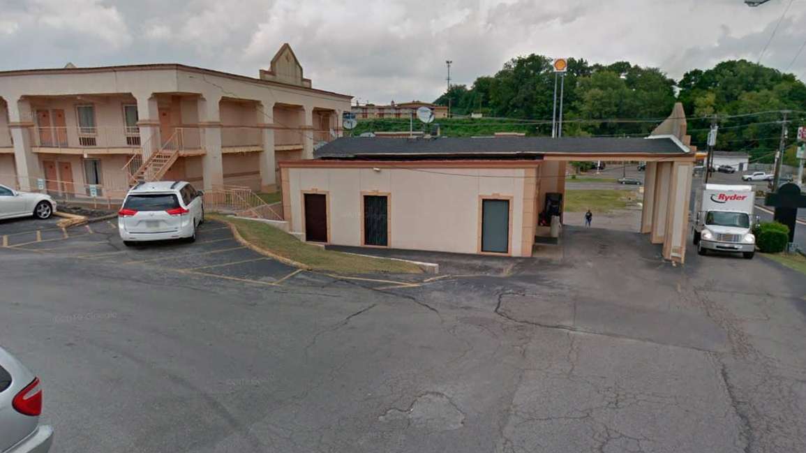 Super 8 by Wyndham Murfreesboro Pike BNA Airport Parking