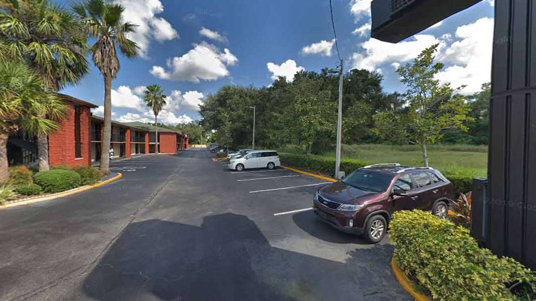 Quality Inn & Suites MCO Airport Parking