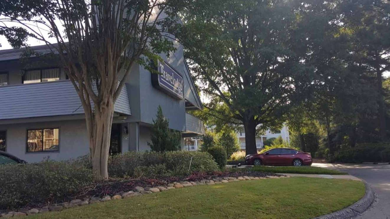 Travelodge by Wyndham ATL Airport Parking(No Shuttle)
