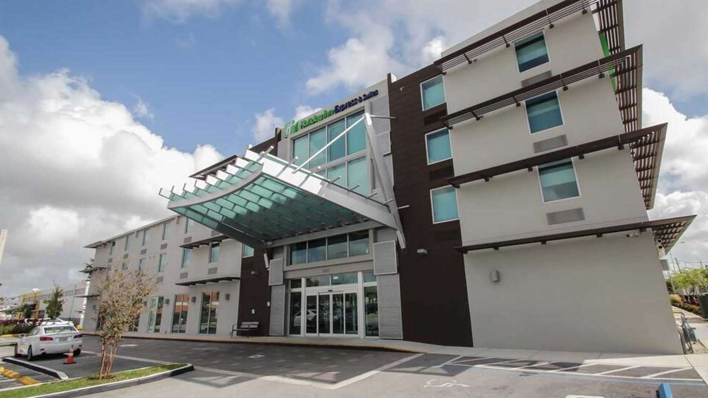 Holiday Inn Express and Suites MIA Airport East Parking