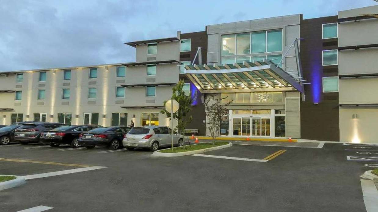 Holiday Inn Express and Suites MIA Airport East Parking