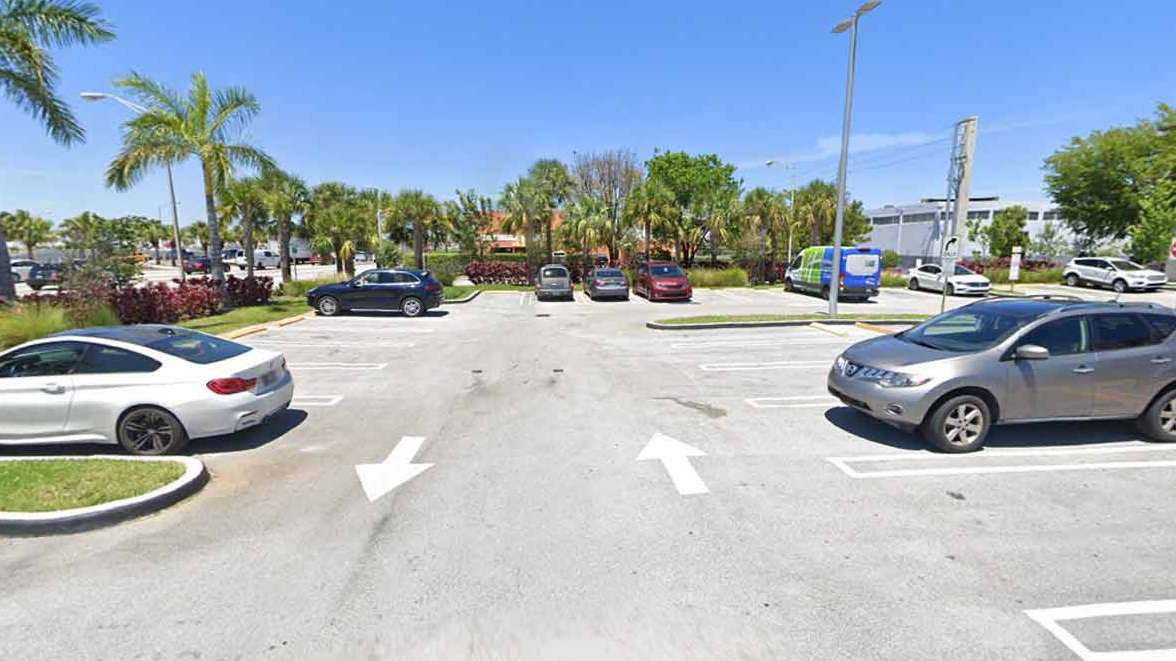 Holiday Inn Express and Suites MIA Airport East Parking
