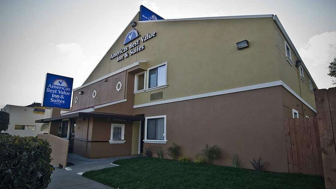 INN BY THE SFO Airport North Parking