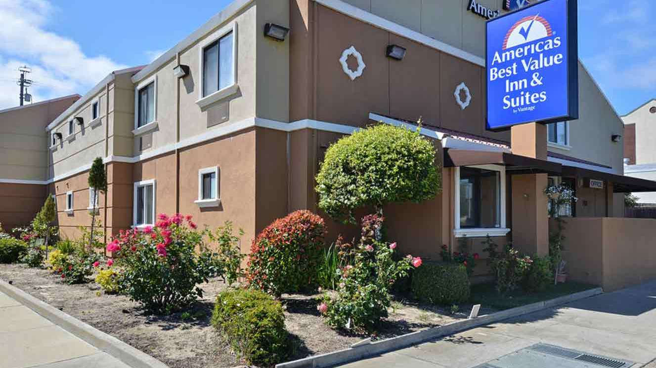 INN BY THE SFO Airport North Parking