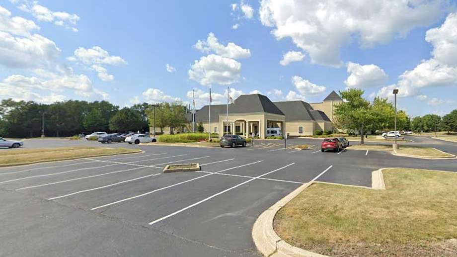 DoubleTree by Hilton Wood Dale OHare Airport Parking - NO AIRPORT SHUTTLE