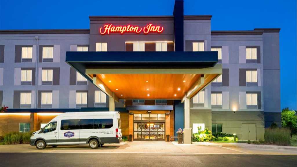 Hampton Inn BNA Century Place Airport Parking