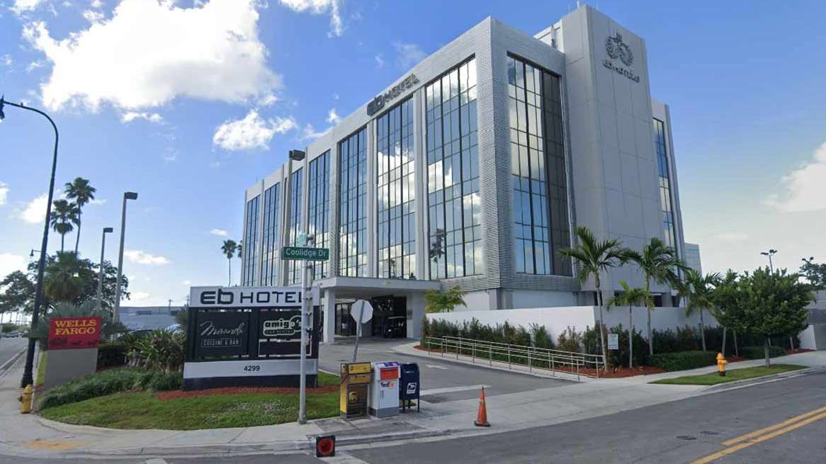 EB hotel MIA Airport Parking