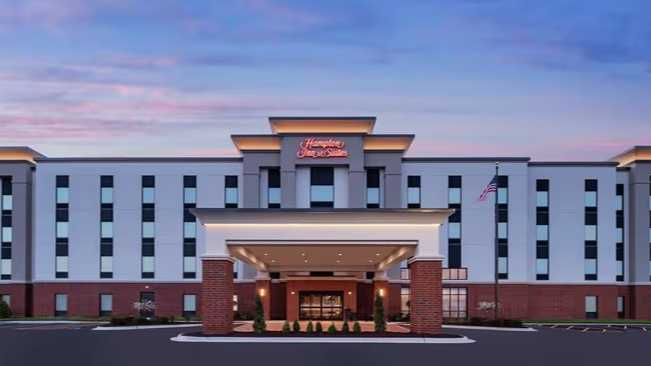 Hampton Inn & Suites Bridgeview MDW Airport Parking